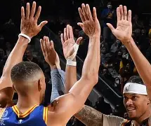 包含勇士客场击败凯尔特人，稳居西部第一的词条