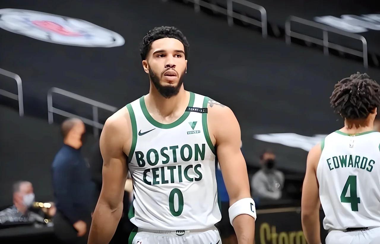 包含塔图姆伤愈复出，连败首场表现抢眼，法国队球迷欢呼！的词条